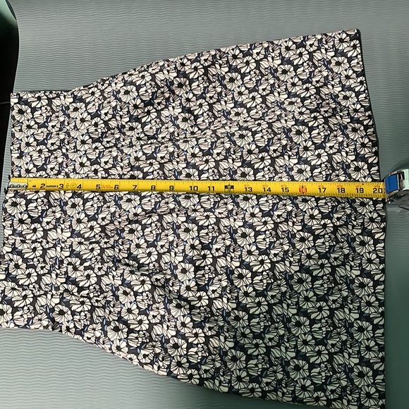 H&M Skirt size 6, beautiful material, new - Picture 6 of 7